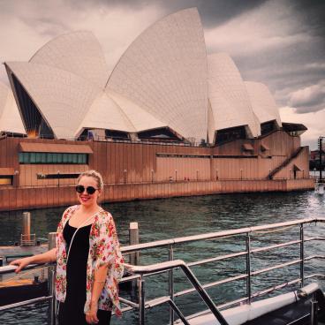 Anna stands in front of iconic Sydney Opera Theater